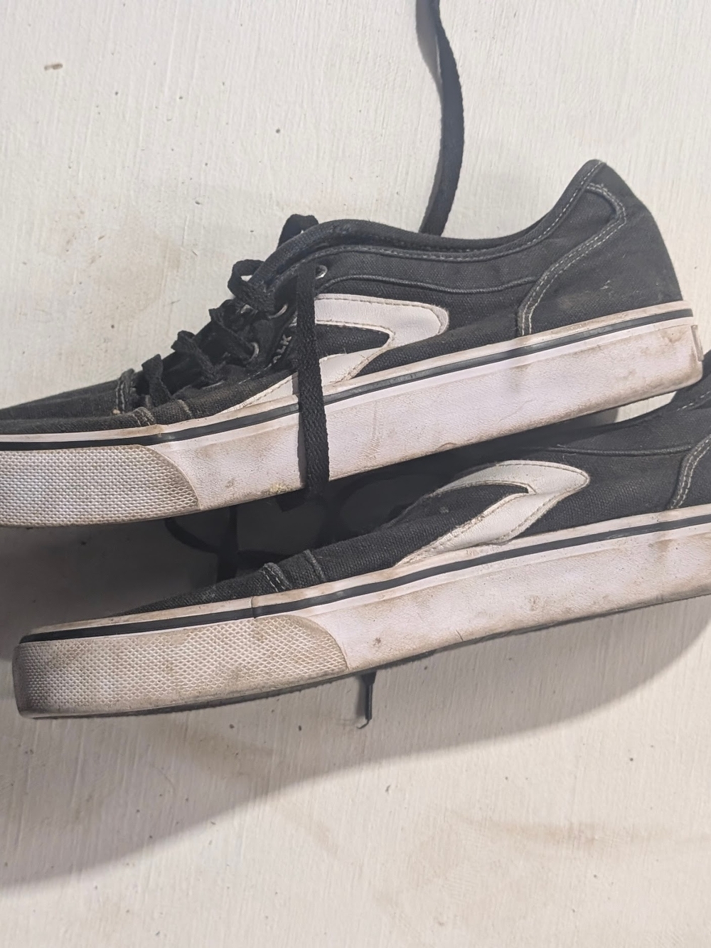 Airwalk Black and White Canvas Skate Shoes - Picture 3 of 6